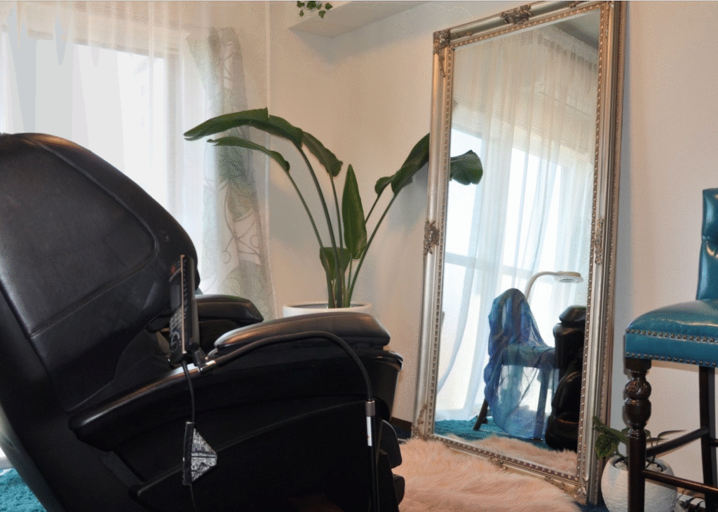 マッサージチェアが置かれた施術スペース