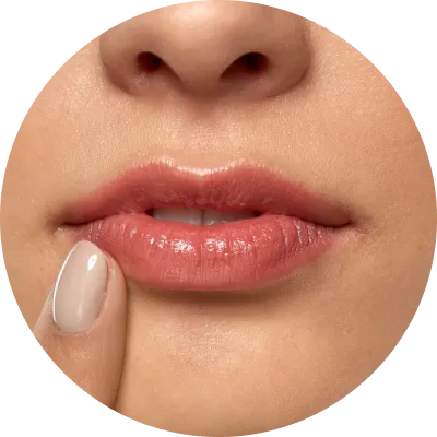 女性のリップの画像