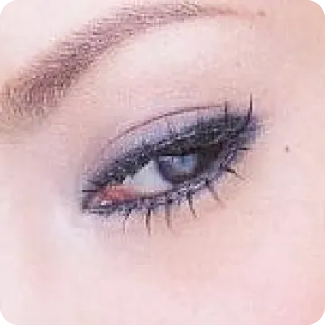 瞳のアートメイク　切れ長に